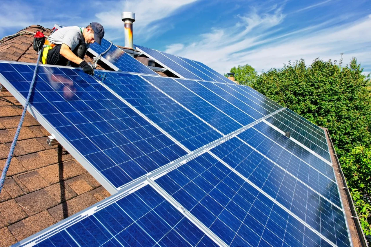 Energía Limpia en Casa: Todo sobre Paneles Solares y Baterías