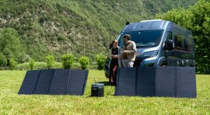 Generadores solares portátiles imprescindibles para acampar y viajar